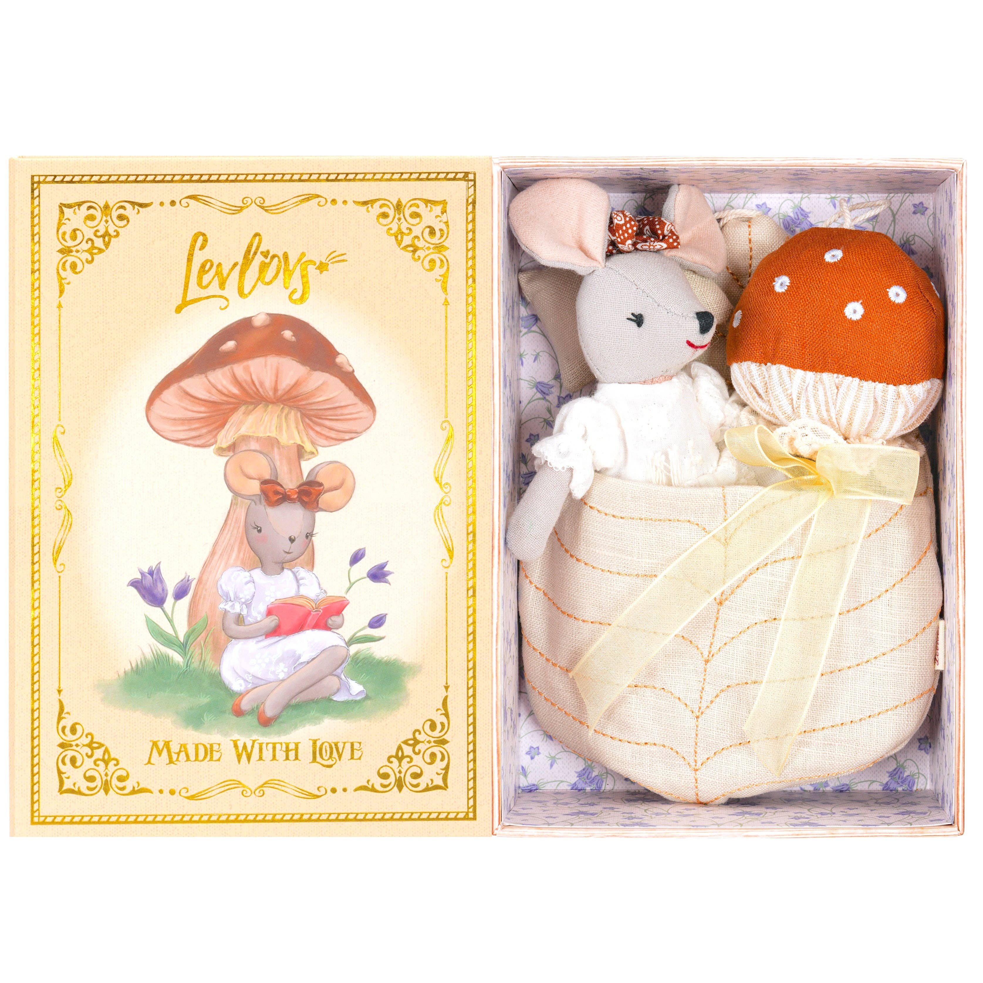Mouse and the Mushroom Wonder Forest Set, Brown