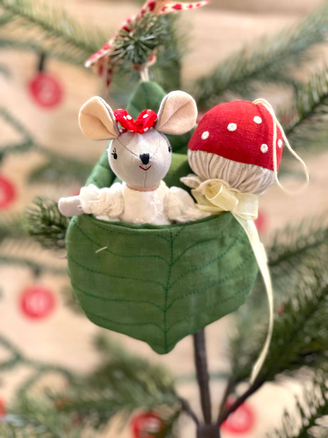 Mouse and the Mushroom Wonder Forest Set, Red