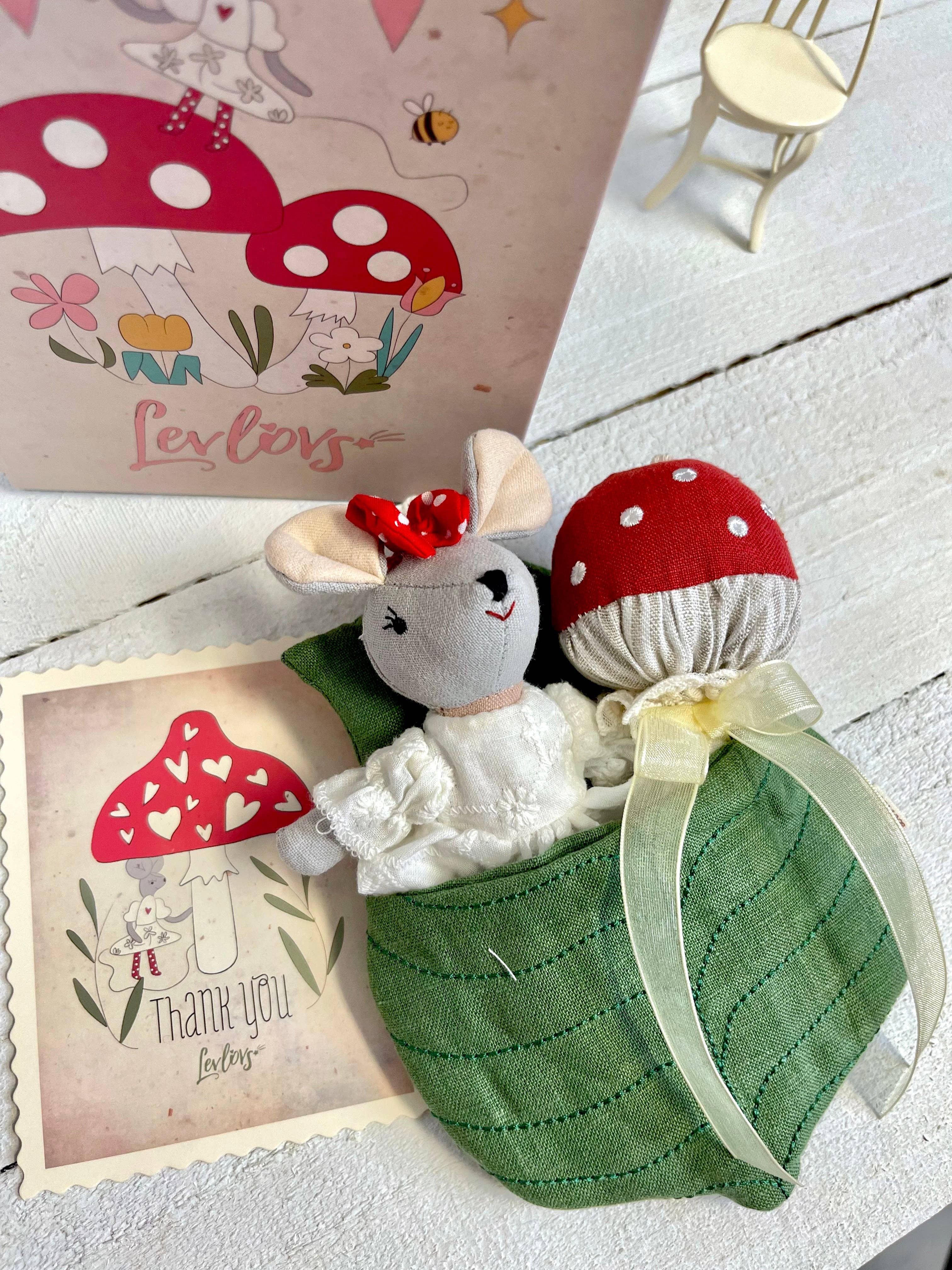 Mouse and the Mushroom Wonder Forest Set, Red