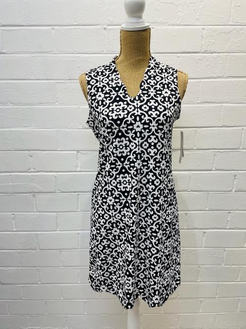 Lulu-B Sleeveless Scalloped V-Neck Dress