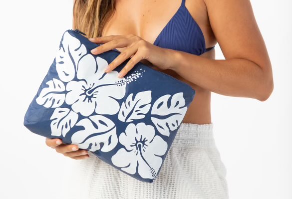 Mid Big Island Hibiscus White & Navy Bag