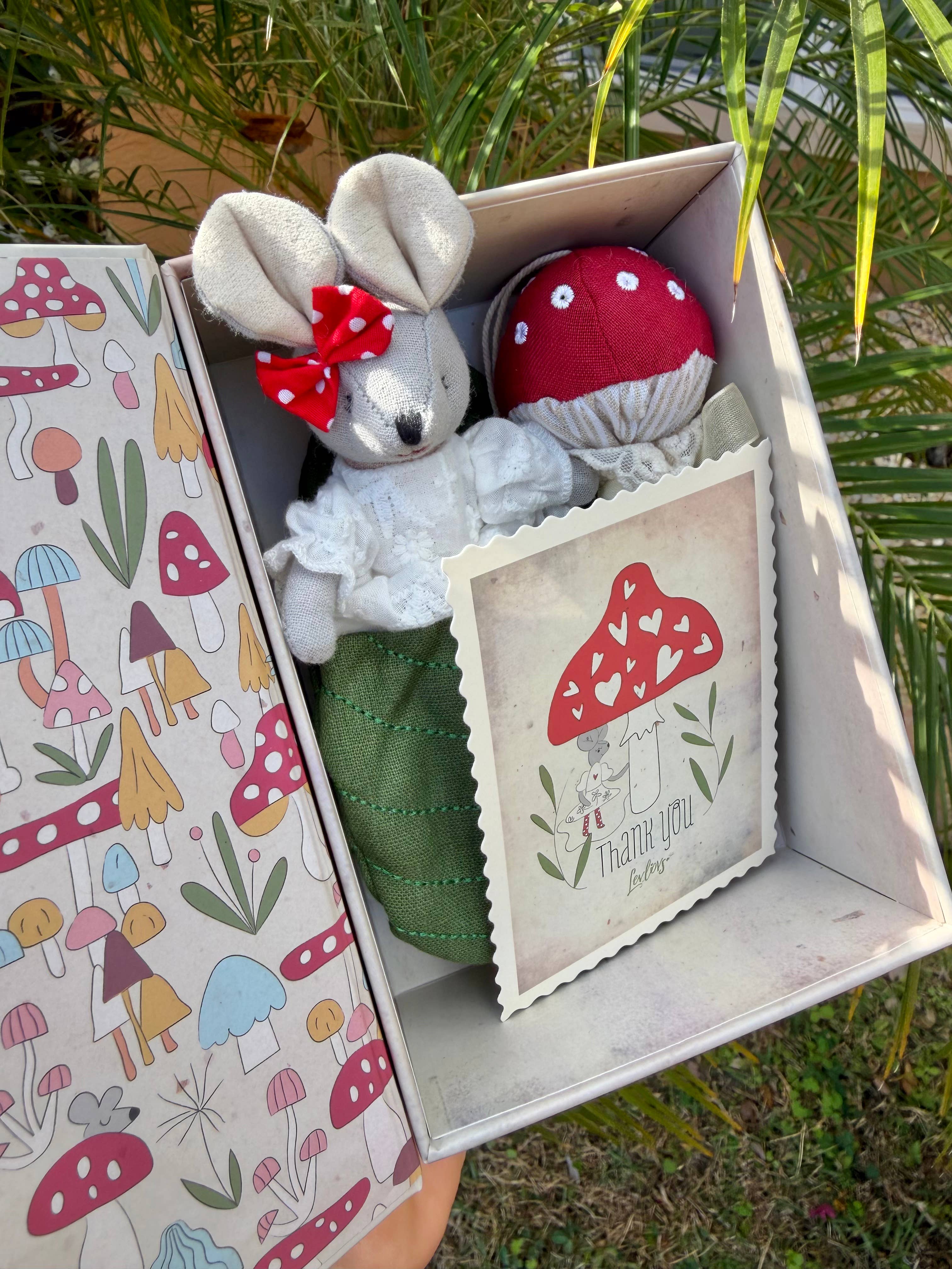 Mouse and the Mushroom Wonder Forest Set, Red